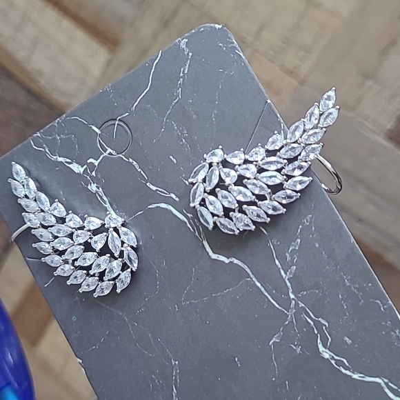 Angel Glam Earrings - Picture 3 of 9